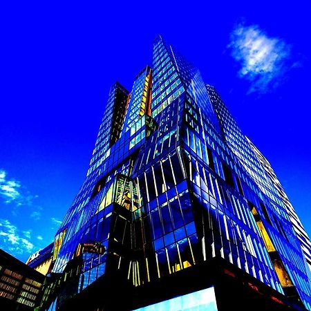 Swissotel Сараєво Екстер'єр фото The building at night