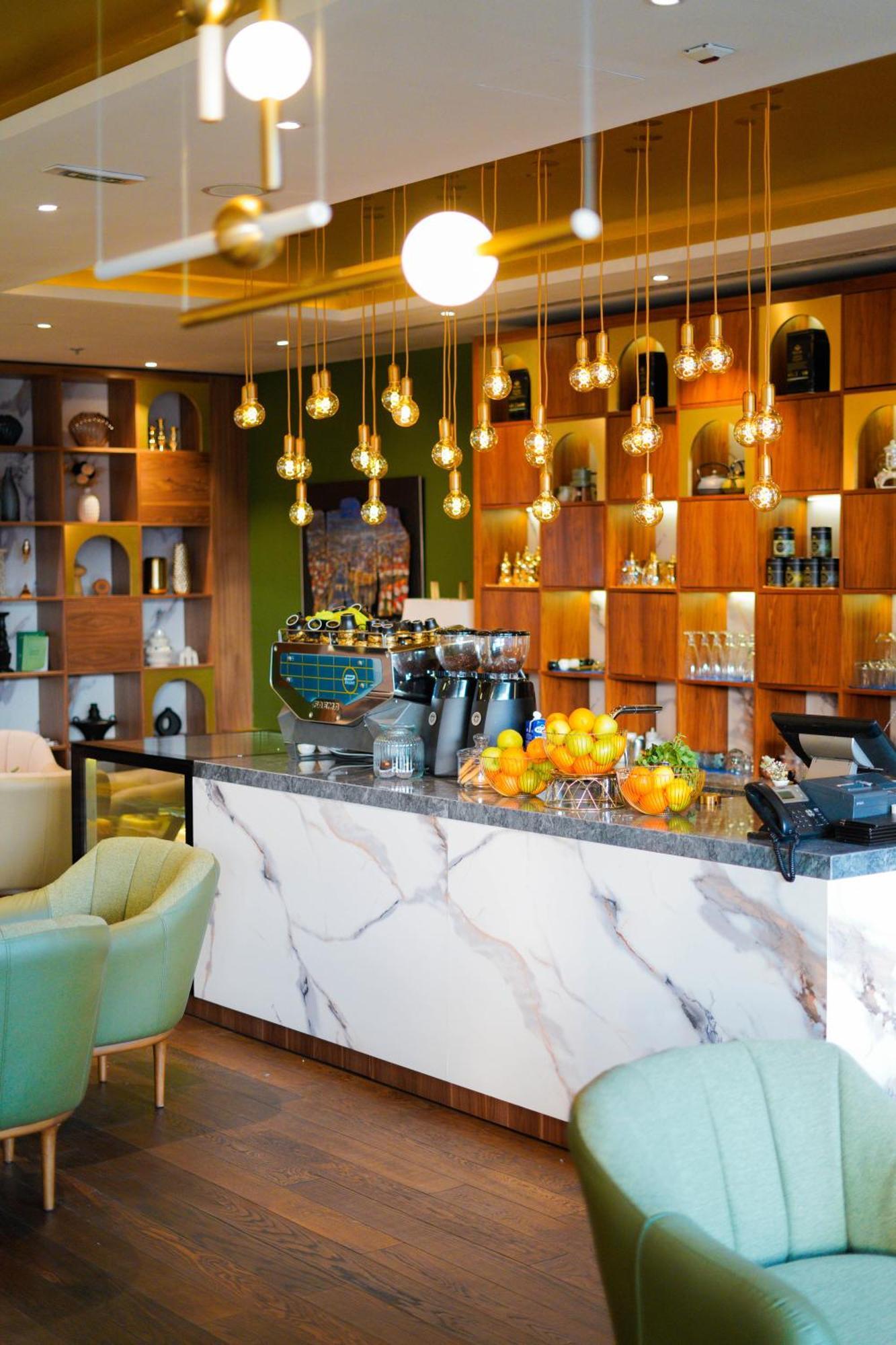 Swissotel Сараєво Екстер'єр фото The bar at the hotel