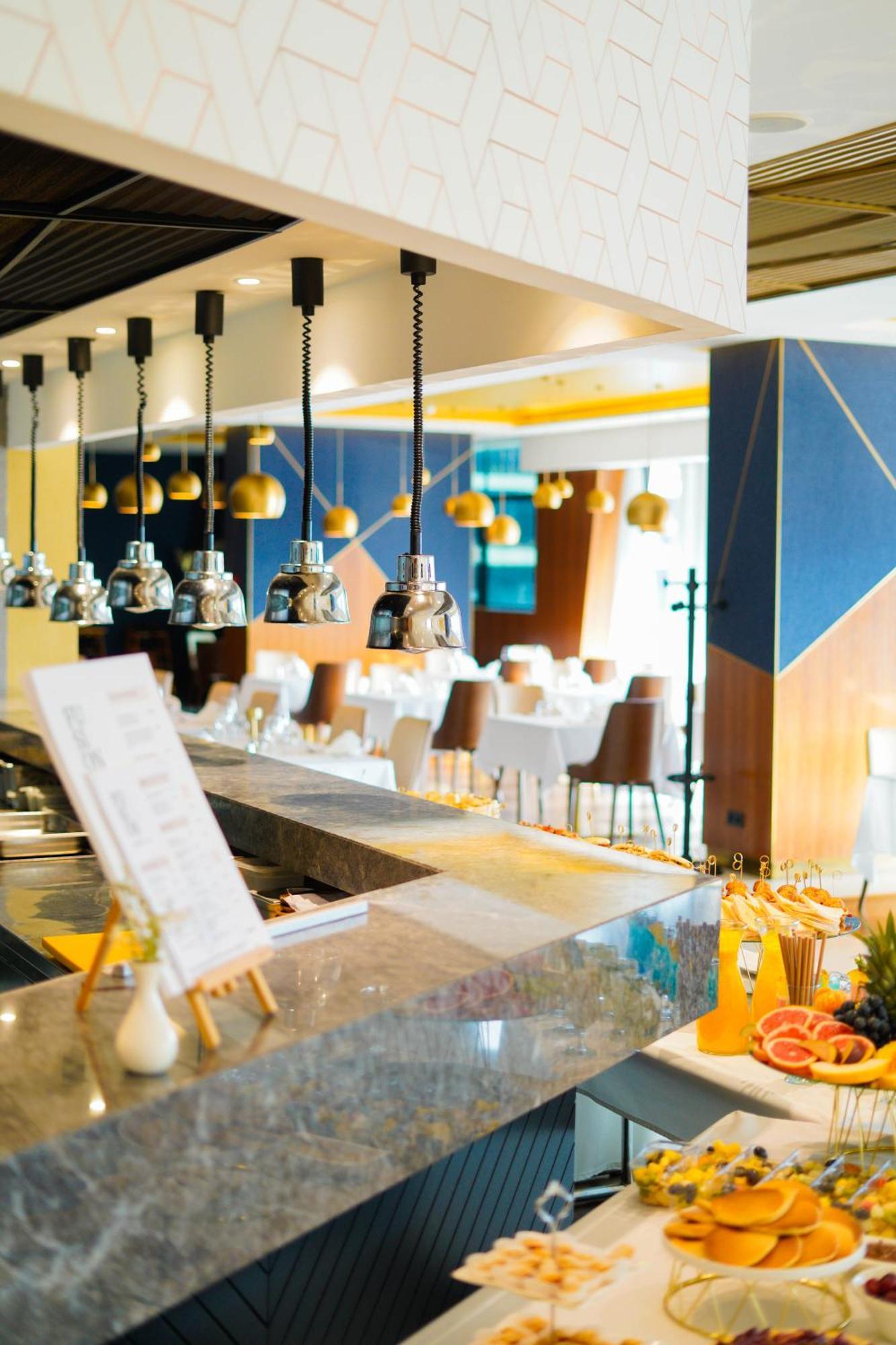 Swissotel Сараєво Екстер'єр фото The bar at the hotel