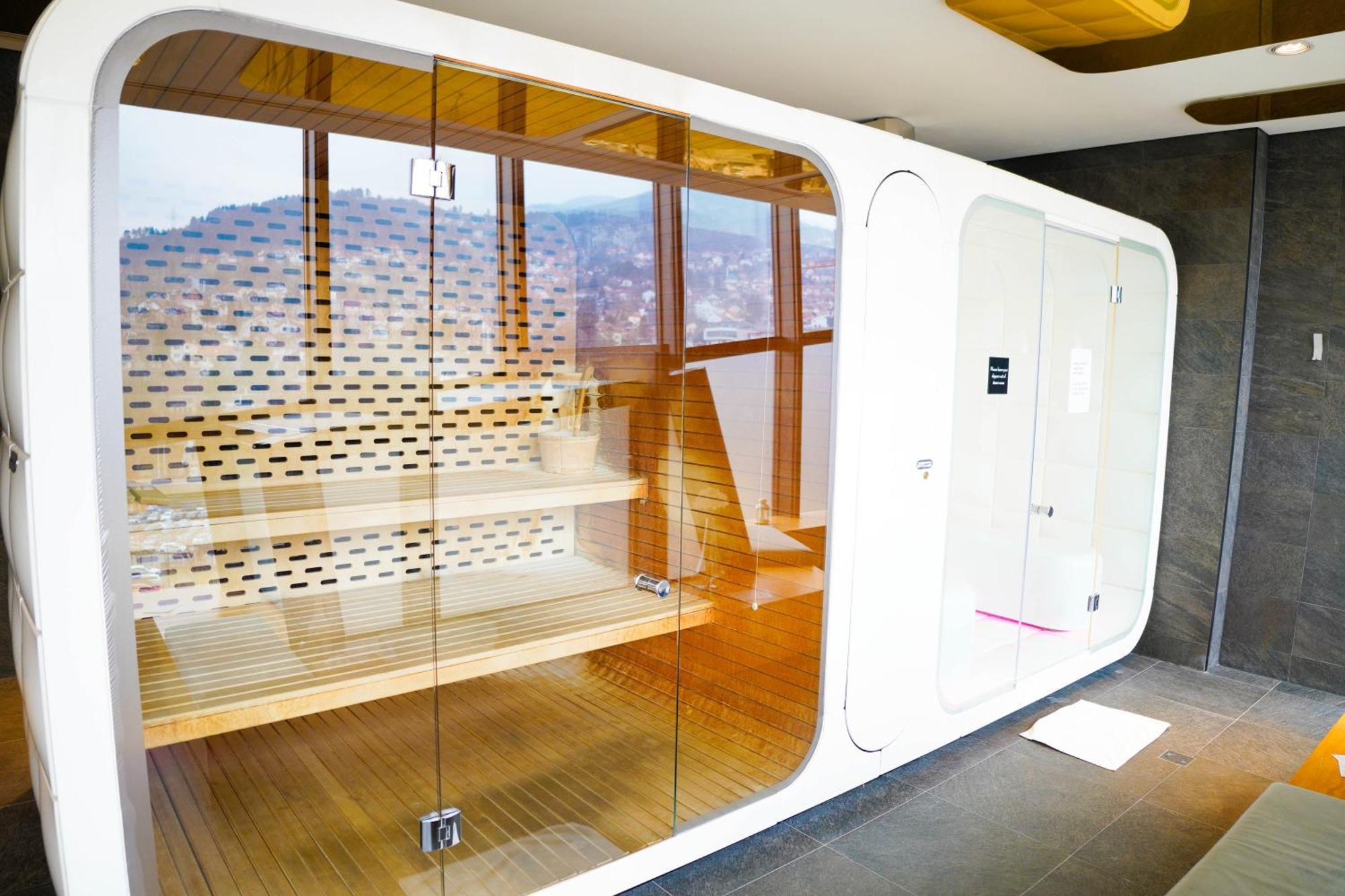 Swissotel Сараєво Екстер'єр фото A shower cabin