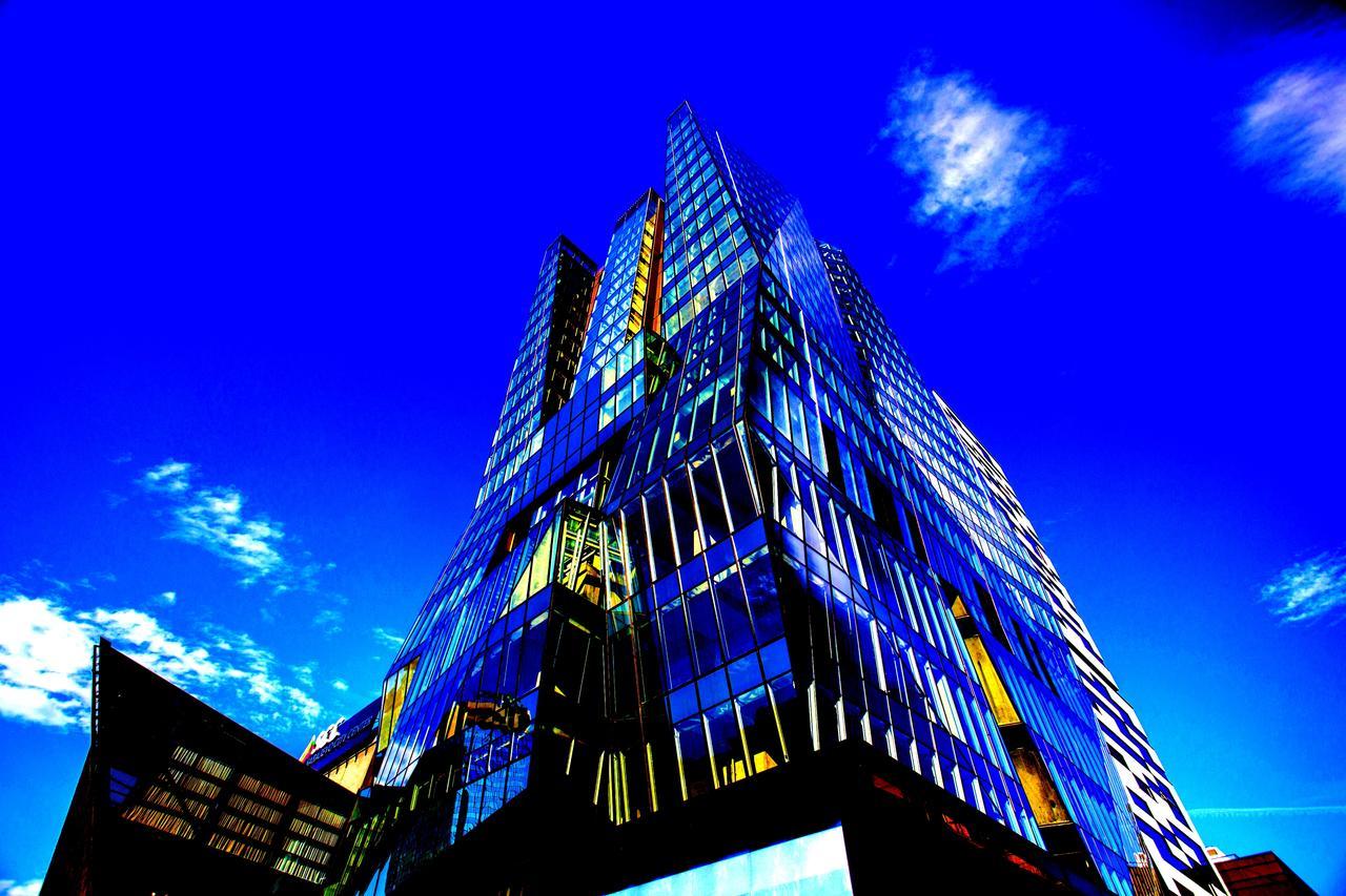 Swissotel Сараєво Екстер'єр фото The building at night