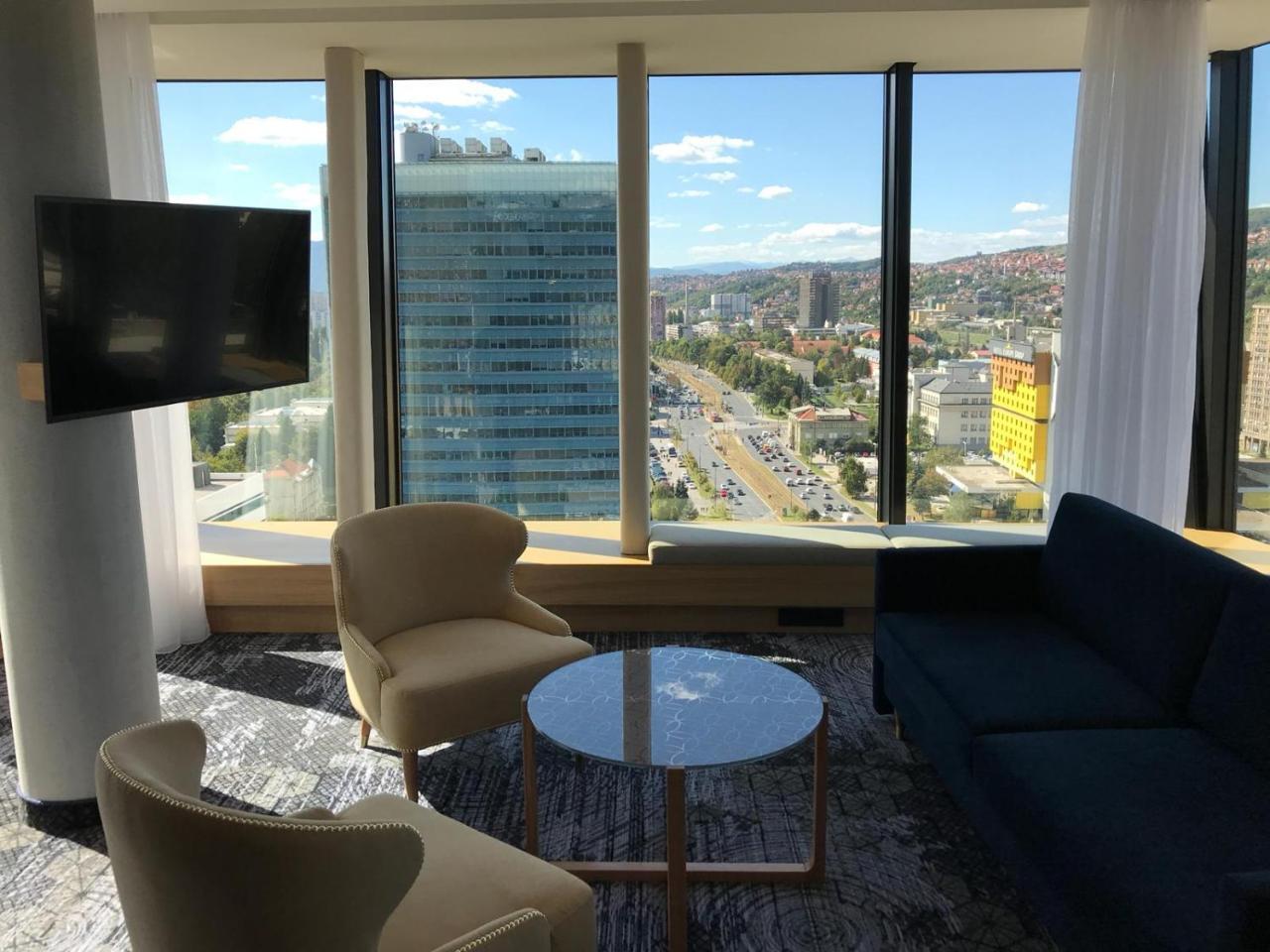 Swissotel Сараєво Екстер'єр фото A living room in a typical apartment