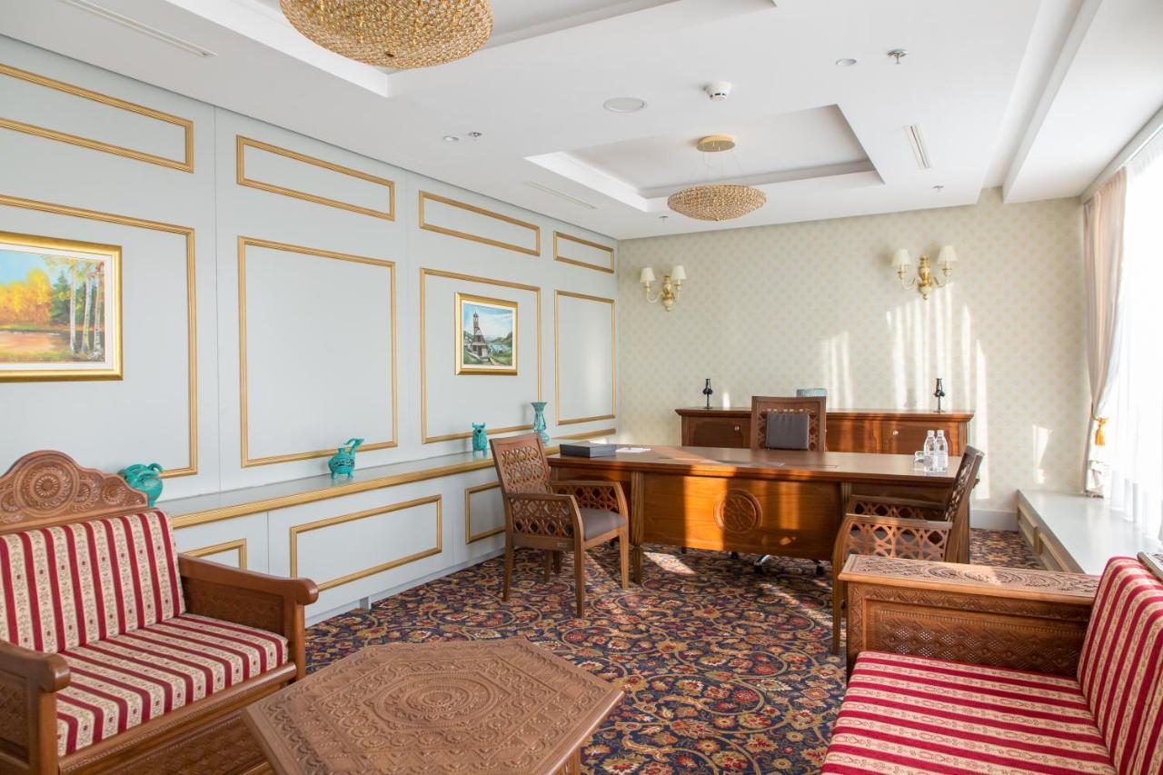 Swissotel Сараєво Екстер'єр фото The office of the President of the University