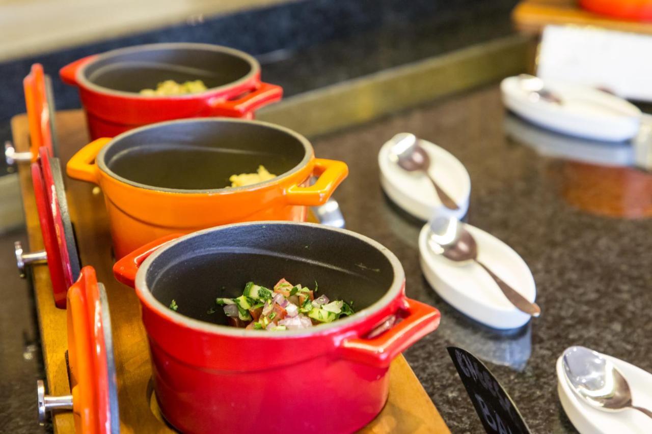 Swissotel Сараєво Екстер'єр фото A Le Creuset cast iron casserole